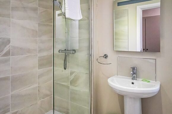 Yr Arenig - Pen-y-Garth Lodges, Bala,