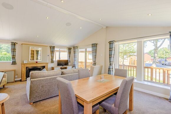 Foxglove 4 Platinum Plus Pet - Pen-y-Garth Lodges, Bala,
