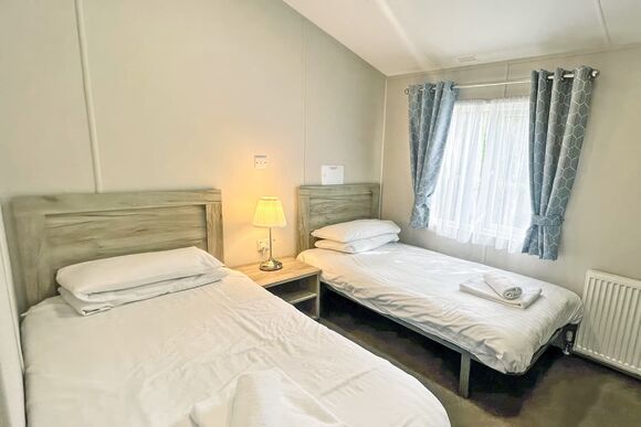 Foxglove 6 Pet - Pen-y-Garth Lodges, Bala,