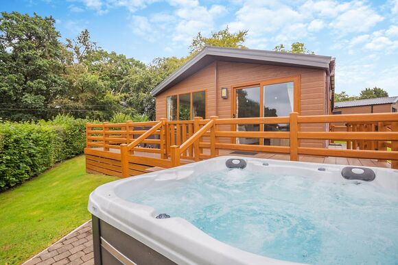 Foxglove 6 Platinum Pet - Pen-y-Garth Lodges, Bala,