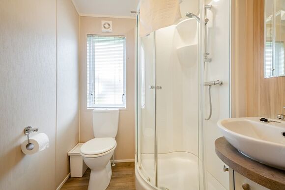 Foxglove 6 Platinum Pet - Pen-y-Garth Lodges, Bala,