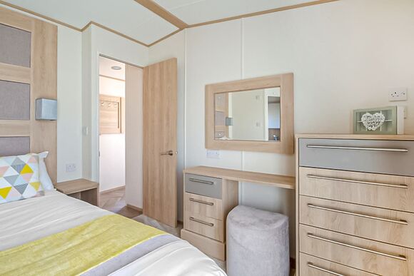 Platinum 2 Caravan with Decking sleeps 4 - Pevensey Bay Holiday Park, Pevensey Bay