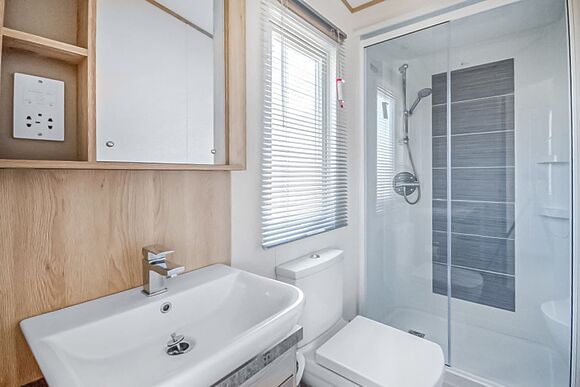 Platinum 2 Caravan with Decking - Pevensey Bay Holiday Park, Pevensey Bay