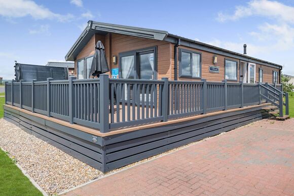 Deluxe Lodge, parking, ensuite, decking & sea view P, Deluxe Lodge, parking, ensuite, decking & sea view - Eyemouth, Eyemouth, Berwickshire