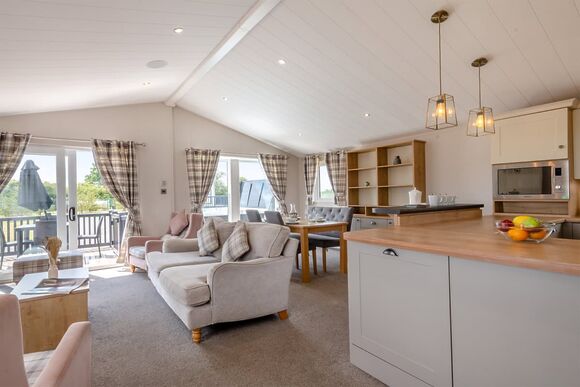 Deluxe Lodge, parking, ensuite, decking & sea view P, Deluxe Lodge, parking, ensuite, decking & sea view - Eyemouth, Eyemouth, Berwickshire