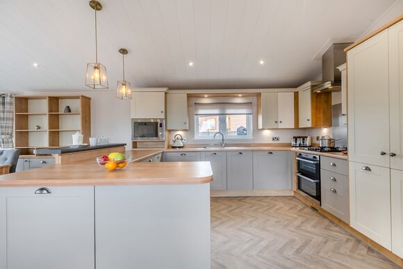 Deluxe Lodge, parking, ensuite, decking & sea view P, Deluxe Lodge, parking, ensuite, decking & sea view - Eyemouth, Eyemouth, Berwickshire