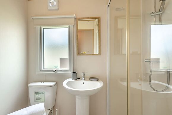 Gold Caravan with parking & decking P, Gold 2 Bedroom slps 6 parking, decking, sea view, Gold Caravan with parking & decking - Eyemouth, Eyemouth, Berwickshire