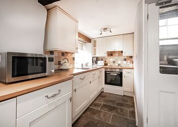 Bowness Cottage - Fallbarrow, Bowness-on-Windermere