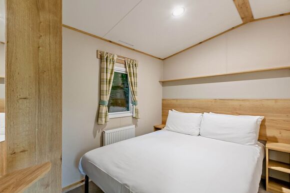 Bronze 2 Bedroom Caravan, Sleeps 4. With parking & decking - Fallbarrow, Bowness-on-Windermere