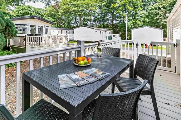 Bronze 2 Bedroom Caravan, Sleeps 6. With parking & decking - Fallbarrow, Bowness-on-Windermere