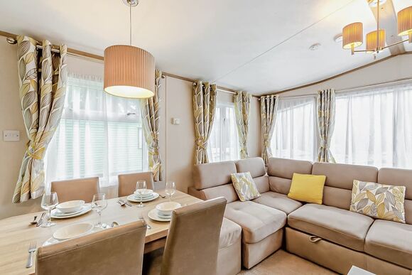 Bronze 2 Bedroom Caravan, Sleeps 6. With parking & decking, Bronze 2 Bedroom Caravan, Sleeps 6. With parking & decking P - Fallbarrow, Bowness-on-Windermere