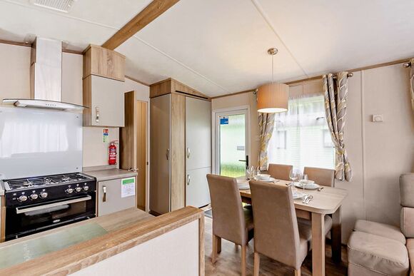Bronze 2 Bedroom Caravan, Sleeps 6. With parking & decking P, Bronze 2 Bedroom Caravan, Sleeps 6. With parking & decking - Fallbarrow, Bowness-on-Windermere
