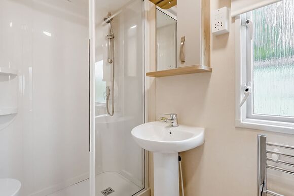 Bronze 2 Bedroom Caravan, Sleeps 6. With parking & decking P, Bronze 2 Bedroom Caravan, Sleeps 6. With parking & decking - Fallbarrow, Bowness-on-Windermere