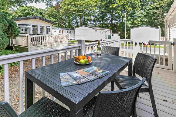 Bronze Premium 2 Bedroom Caravan, Sleeps 4. With  parking & decking - Fallbarrow, Bowness-on-Windermere