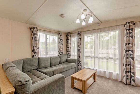 Bronze Premium 2 Bedroom Caravan, Sleeps 4. With  parking & decking - Fallbarrow, Bowness-on-Windermere