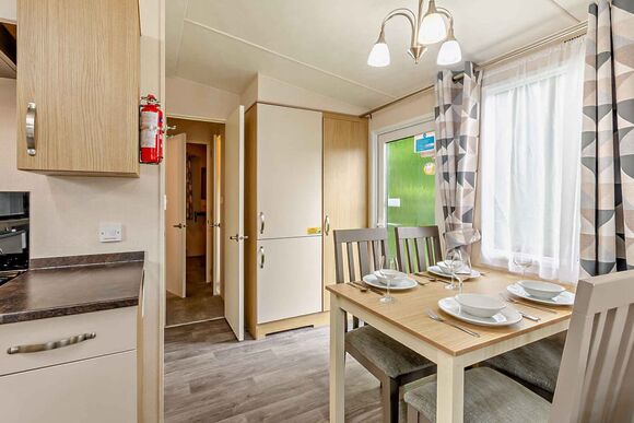 Bronze Premium 2 Bedroom Caravan, Sleeps 4. With  parking & decking - Fallbarrow, Bowness-on-Windermere