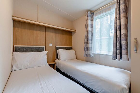 Bronze Premium 2 Bedroom Caravan, Sleeps 4. With  parking & decking - Fallbarrow, Bowness-on-Windermere