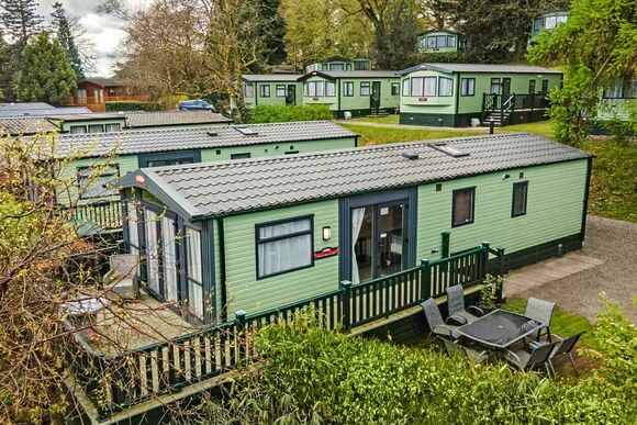 Gold 2 Bedroom Caravan, Sleeps 4. With parking, ensuite & decking - Fallbarrow, Bowness-on-Windermere