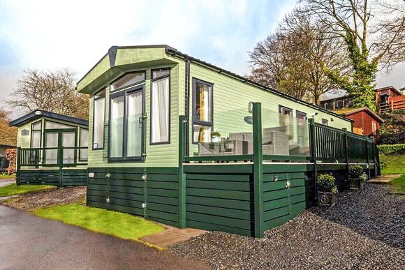 Gold 2 Bedroom Caravan, Sleeps 4. With parking, ensuite & decking - Fallbarrow, Bowness-on-Windermere