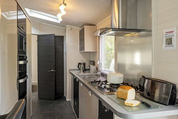 Gold 2 Bedroom Caravan, Sleeps 4. With parking, ensuite & decking P, Gold 2 Bedroom Caravan, Sleeps 4. With parking, ensuite & decking - Fallbarrow, Bowness-on-Windermere