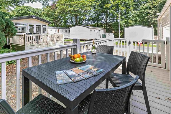 Gold 2 Bedroom Caravan, Sleeps 6. With parking & decking - Fallbarrow, Bowness-on-Windermere