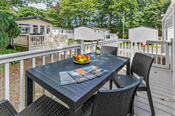 Gold 2 Bedroom Caravan, Sleeps 6. With parking, ensuite & decking - Fallbarrow, Bowness-on-Windermere