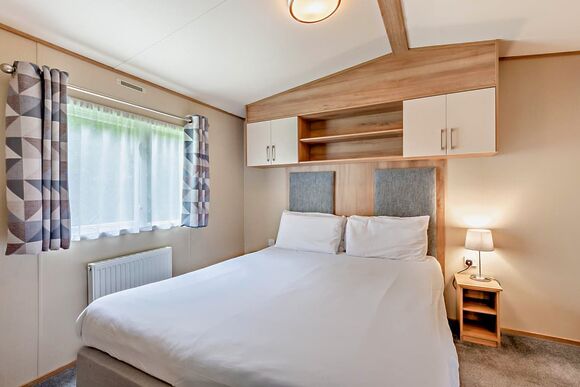 Gold 2 Bedroom Caravan, Sleeps 6. With parking, ensuite & decking - Fallbarrow, Bowness-on-Windermere