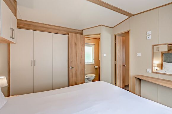 Gold 2 Bedroom Caravan, Sleeps 6. With parking, ensuite & decking - Fallbarrow, Bowness-on-Windermere