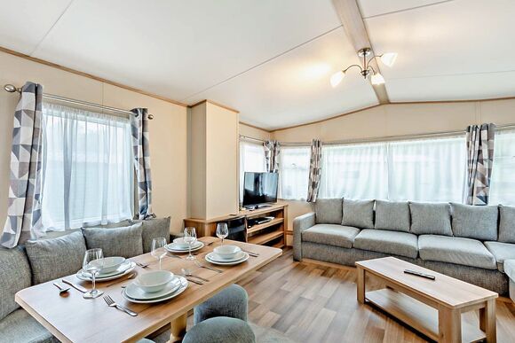 Gold 2 Bedroom Caravan, Sleeps 6. With parking - Fallbarrow, Bowness-on-Windermere