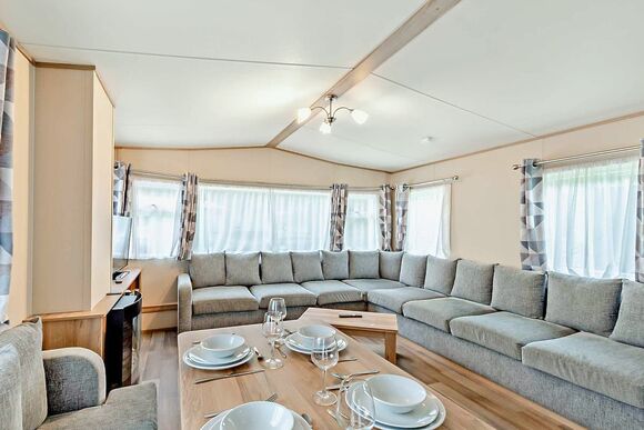 Gold 2 Bedroom Caravan, Sleeps 6. With parking - Fallbarrow, Bowness-on-Windermere