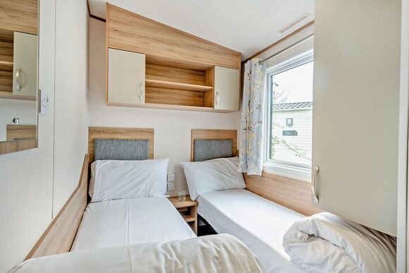 Gold 3 Bedroom Caravan, Sleeps 8. With parking - Fallbarrow, Bowness-on-Windermere