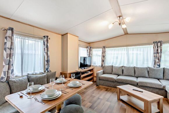 Gold Premium 2 Bedroom Caravan, Sleeps 6. With parking & decking - Fallbarrow, Bowness-on-Windermere