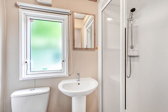 Gold Premium 2 Bedroom Caravan, Sleeps 6. With parking & decking - Fallbarrow, Bowness-on-Windermere