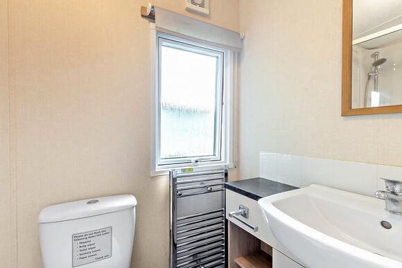 Gold Premium 2 Bed Caravan, Sleeps 6. With parking, ensuite & decking - Fallbarrow, Bowness-on-Windermere
