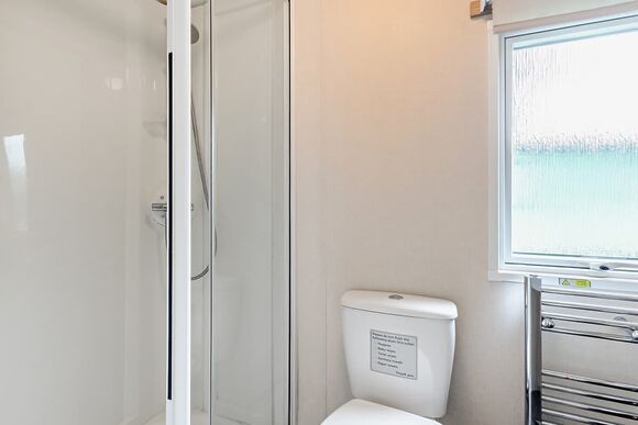 Gold Premium 2 Bed Caravan, Sleeps 6. With parking, ensuite & decking - Fallbarrow, Bowness-on-Windermere