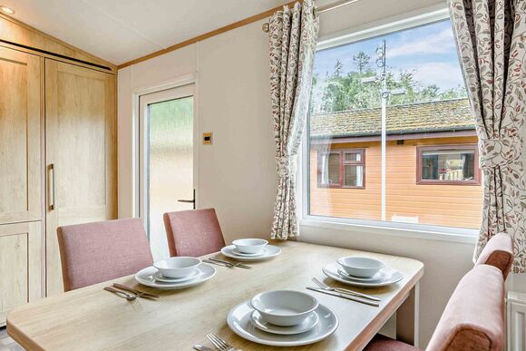 Gold Premium 3 Bed Caravan, Slps 6. With parking, ensuite & decking - Fallbarrow, Bowness-on-Windermere