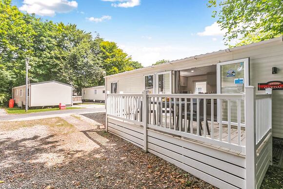 Gold Premium 3 Bedroom Caravan, Sleeps 8. With parking & decking - Fallbarrow, Bowness-on-Windermere