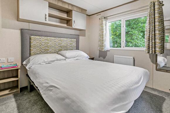 Gold Premium 3 Bedroom Caravan, Sleeps 8. With parking & decking - Fallbarrow, Bowness-on-Windermere
