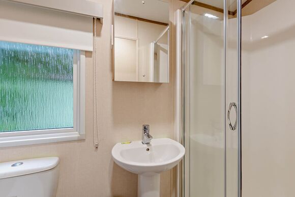 Silver Premium 2 Bedroom Caravan, Sleeps 6 - Fallbarrow, Bowness-on-Windermere