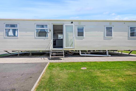 Silver Premium 3 Bedroom Caravan, Sleeps 8. With decking - Fallbarrow, Bowness-on-Windermere