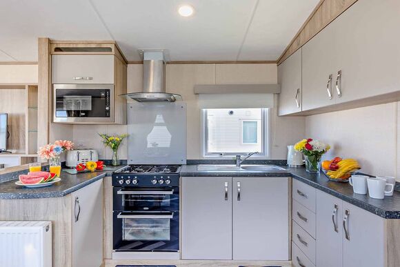 Silver Premium 3 Bedroom Caravan, Sleeps 8. With decking - Fallbarrow, Bowness-on-Windermere