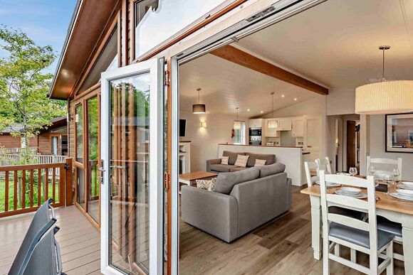 Deluxe 2 Bedroom Lodge, Sleeps 4. With parking, ensuite & decking, Deluxe 2 Lodge, slps 4, parking, ensuite & decking P - Fallbarrow, Bowness-on-Windermere