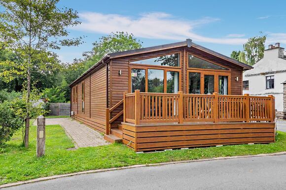 Deluxe 2 Bedroom Lodge, Sleeps 4. With parking, ensuite & decking, Deluxe 2 Lodge, slps 4, parking, ensuite & decking P - Fallbarrow, Bowness-on-Windermere