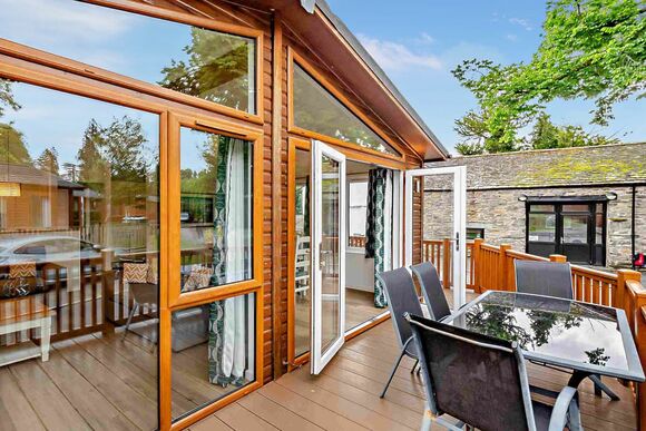 Deluxe 2 Bed Lodge, Slps 4. With parking, ensuite, decking, lake view - Fallbarrow, Bowness-on-Windermere