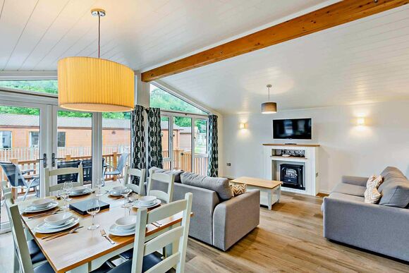 Deluxe Lodge with ensuite & decking - Fallbarrow, Bowness-on-Windermere