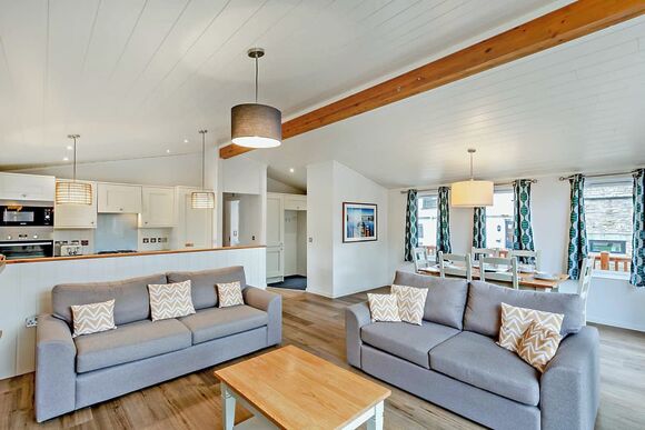 Deluxe Lodge with ensuite & decking - Fallbarrow, Bowness-on-Windermere