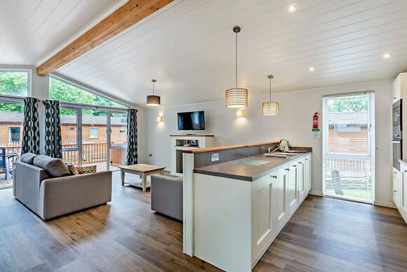 Deluxe Lodge with ensuite & decking - Fallbarrow, Bowness-on-Windermere
