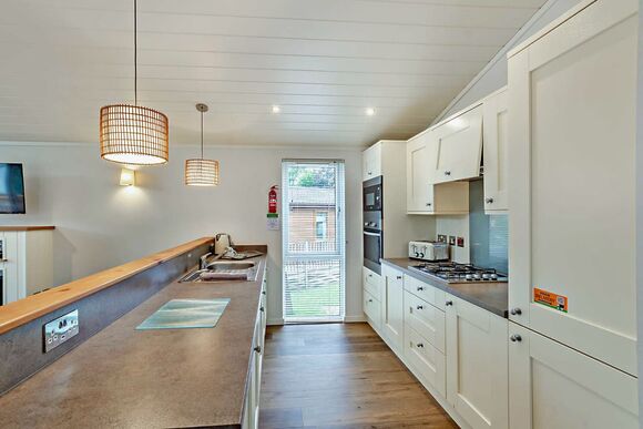 Deluxe Lodge with ensuite & decking - Fallbarrow, Bowness-on-Windermere