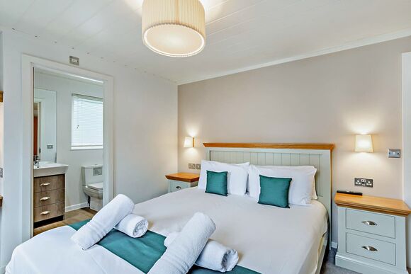 Deluxe Lodge with ensuite & decking - Fallbarrow, Bowness-on-Windermere