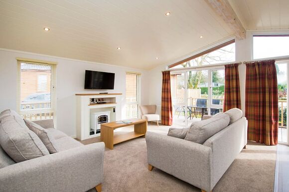 Deluxe 3 Bedroom Lodge, Sleeps 6. With parking, ensuite & decking, Deluxe 3 Lodge, slps 6, parking, ensuite & decking P - Fallbarrow, Bowness-on-Windermere